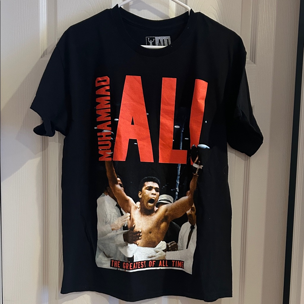 Men’s Muhammad Ali Graphic T-Shirt-Medium